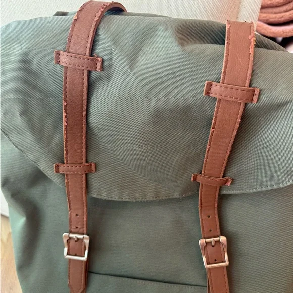 Herschel Backpack - Picture 2 of 4